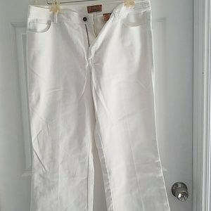 Dana Buchman white denim jeans